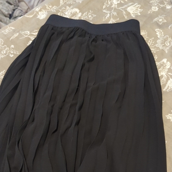 Torrid Black Knee-Length Skater Skirt - Picture 5 of 7